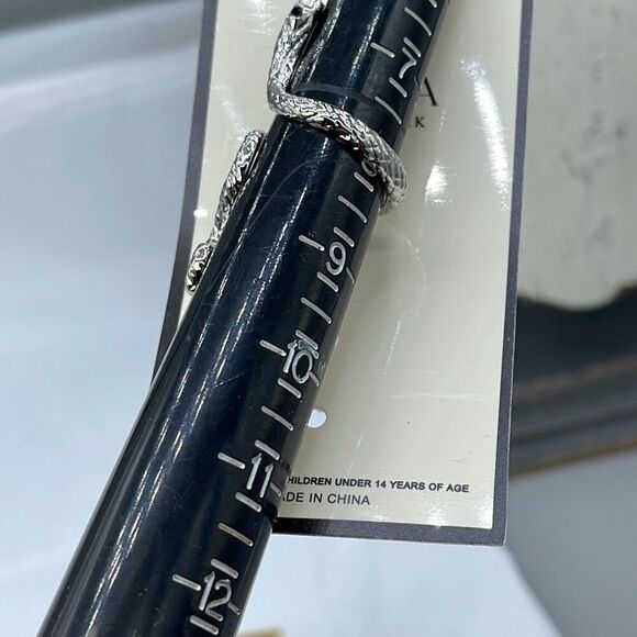 NWT Vera size 8 snake ring. - Picture 5 of 8